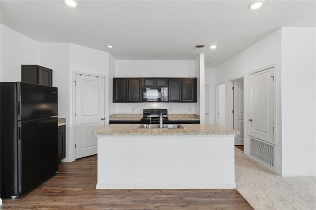 Foto del edificio - 211 Shiro Dr