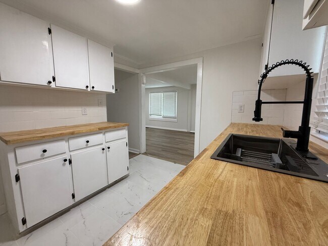 Foto del edificio - Remodeled 3BD/ 2Bath