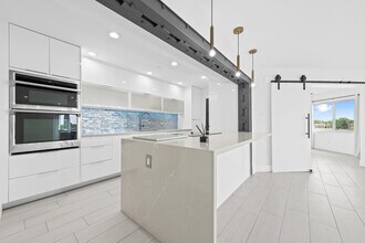 Building Photo - 877 NE 195th St