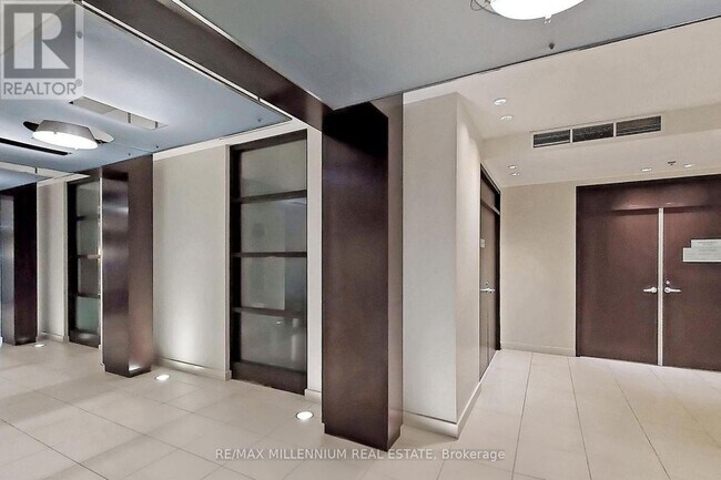 Photo du bâtiment - 36 Lee Centre Dr