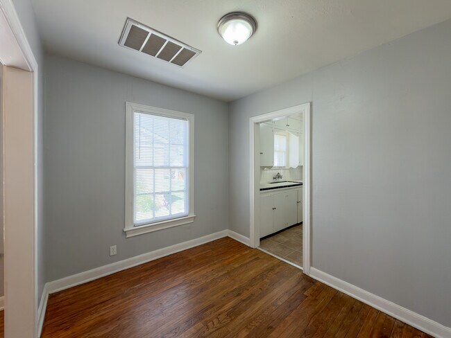 Foto del edificio - 1912 S Donnybrook Ave