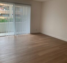 Building Photo - 5143 Bakman Ave