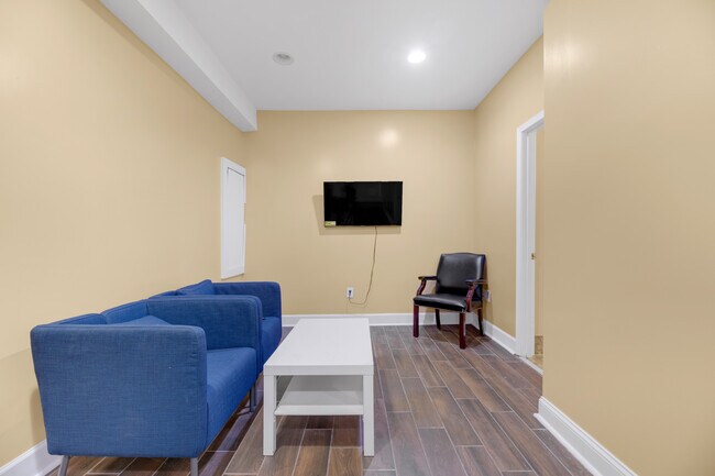 Foto del edificio - 703 Irving St NW