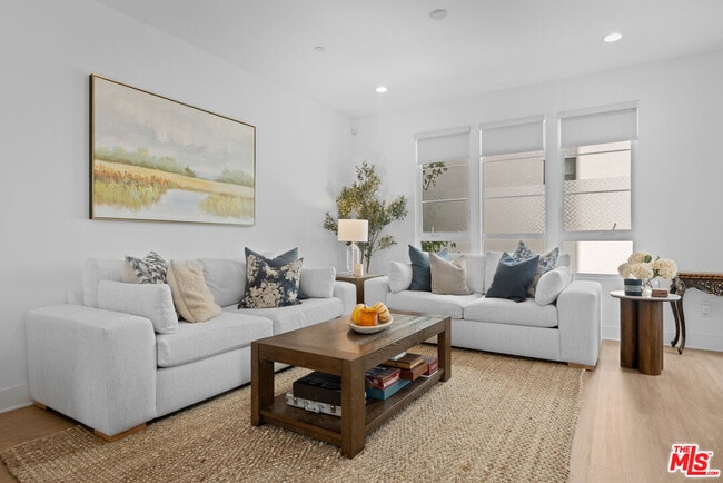 Building Photo - 10827 W Riverton Ct