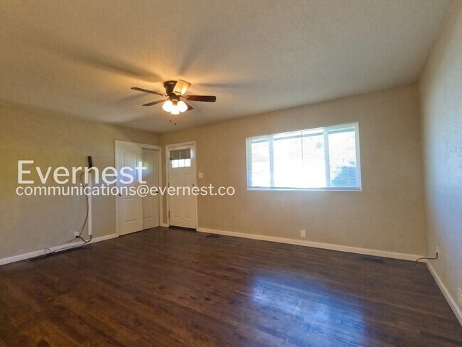 Foto del edificio - 3 Bed/1.5 Bath Home with Fenced yard / Coming Soon!