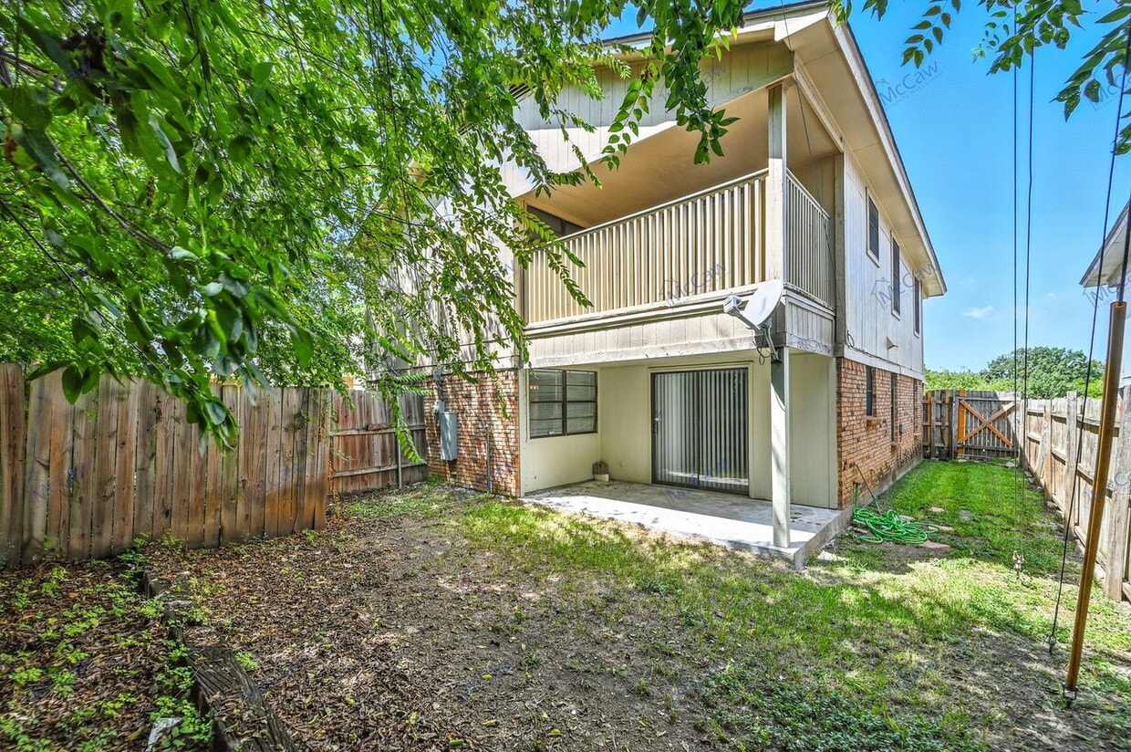 Building Photo - 2511 Woodmont Trail