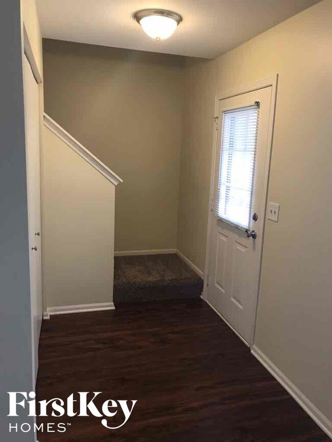 Foto del edificio - 1705 Maple Park Ln