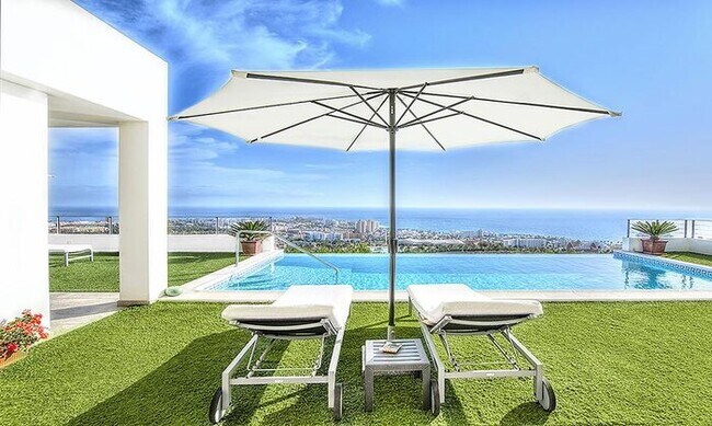 Building Photo - Modern Mansion