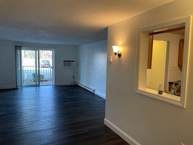 Building Photo - 60 Greentree Ln
