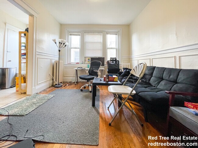 Building Photo - 240 Kelton St