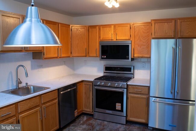 Building Photo - 432 Country Club Dr