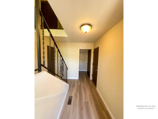 Building Photo - UPDATED AND BEAUTIFUL 2BR/1BA DUPLEX TOWNH...