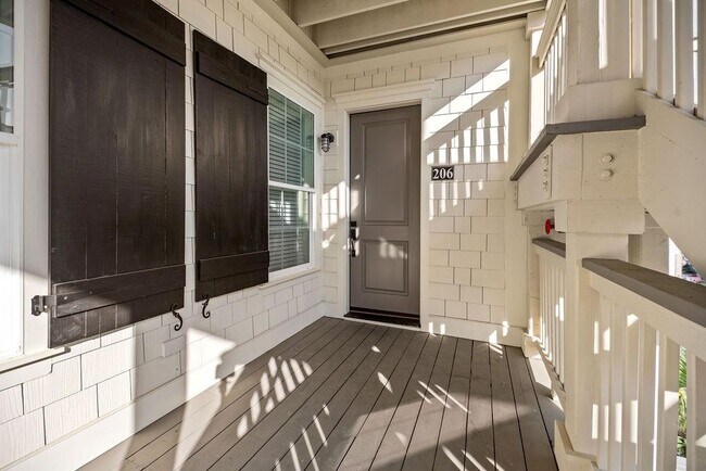 Building Photo - 117 Gascoigne Ave