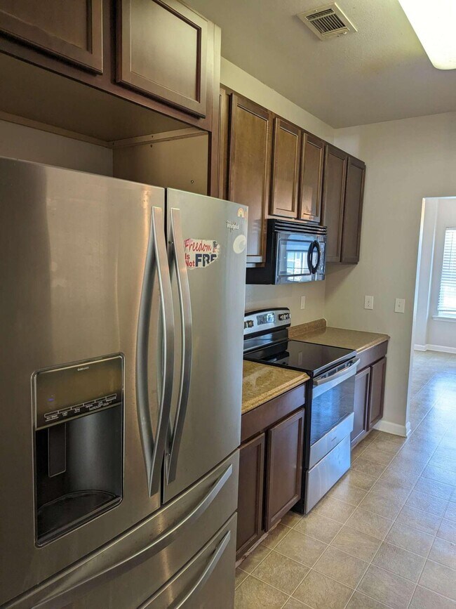 Building Photo - 62 Oakmont Dr