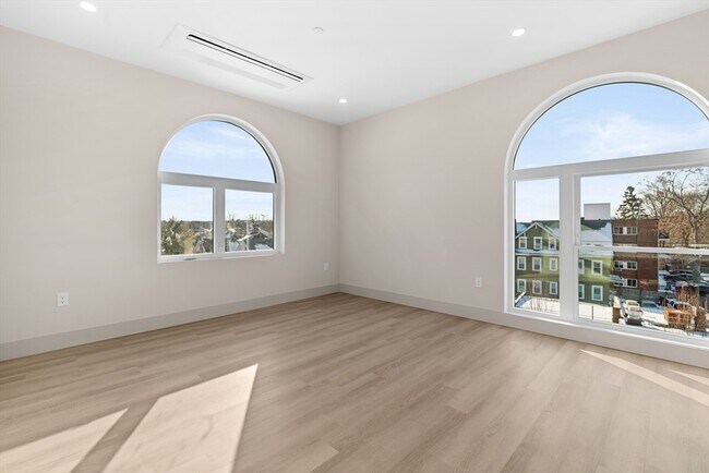 Building Photo - 453 Franklin St