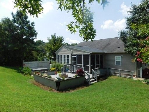 Building Photo - Three Bedroom Rancher Great Hanover Location