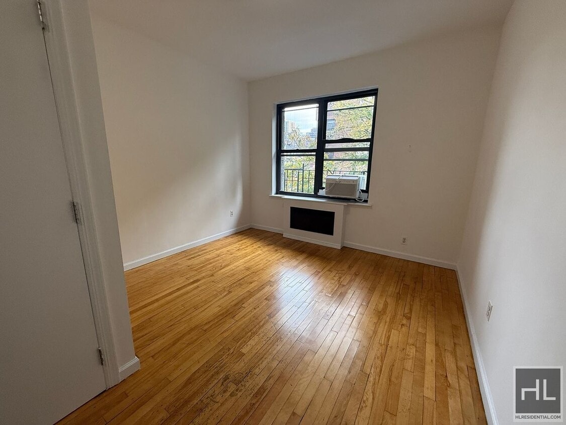 Building Photo - East 61 Street