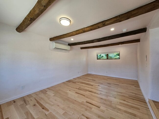 Building Photo - 1708 Cam Peralta