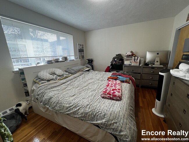 Building Photo - 52 Parkman St