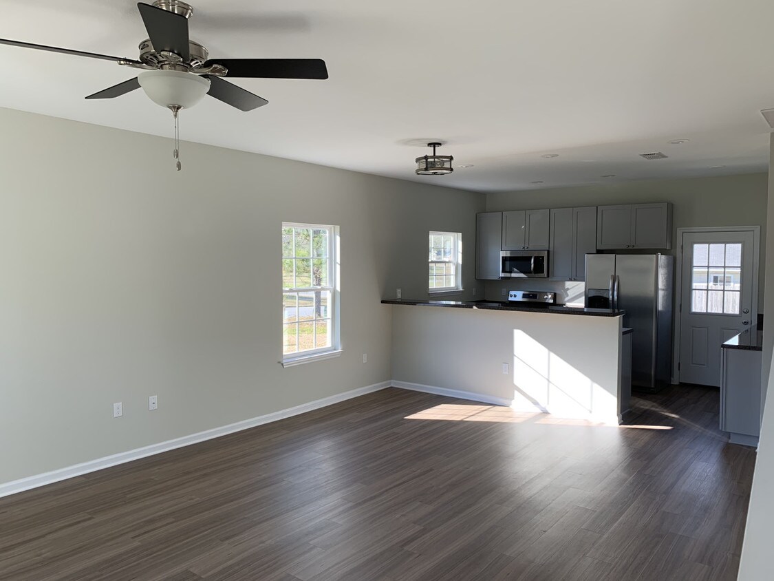 Foto del edificio - Grove Pointe 107 Lauren Lane