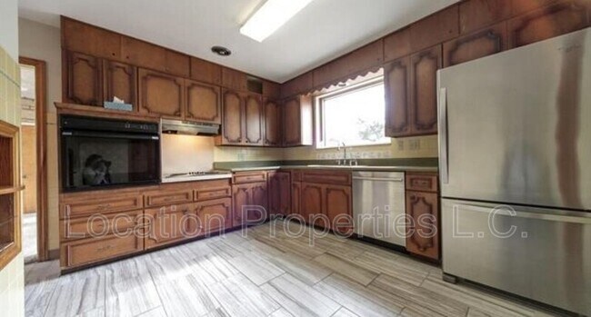 Foto del edificio - 10 Westwood Rd