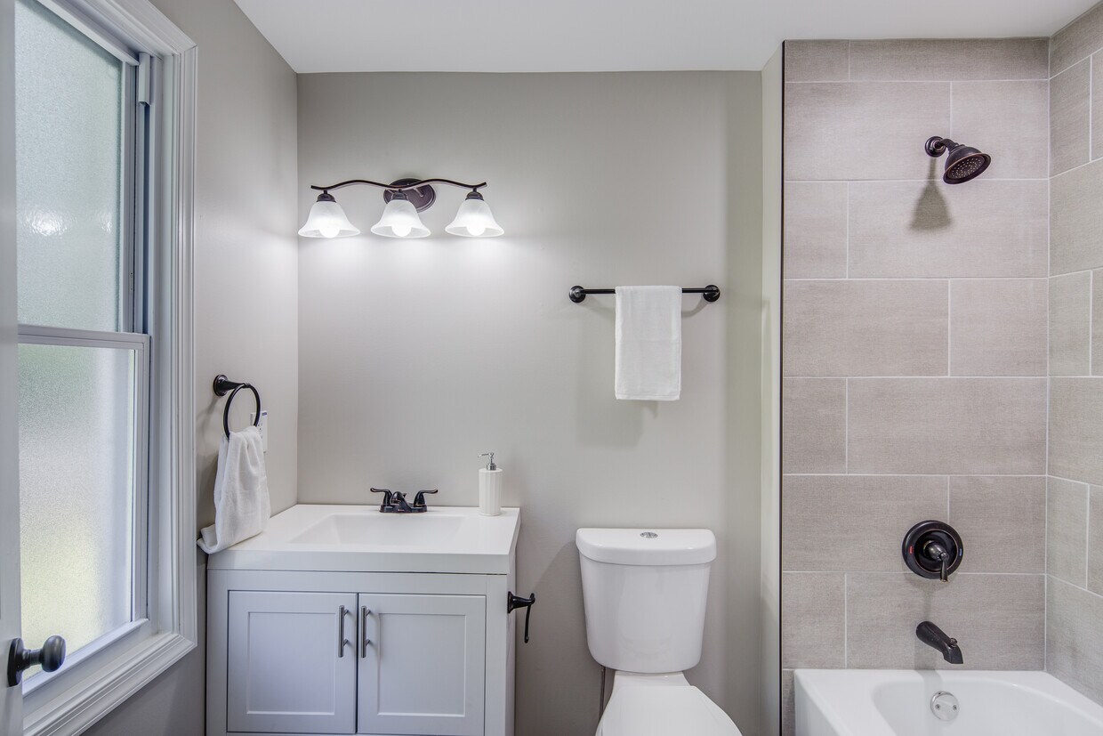 211 Moore St, Moorestown, NJ 08057 House for Rent in Moorestown, NJ