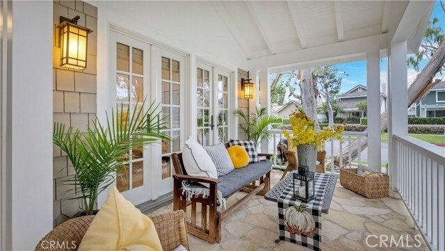Building Photo - 2 Rainstar