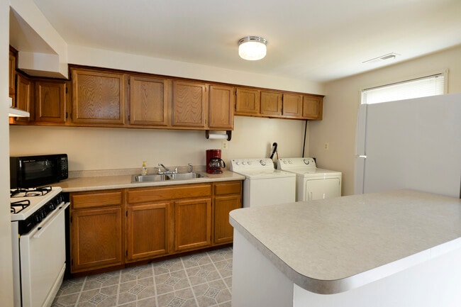 Foto del edificio - Yorktowne Townhomes