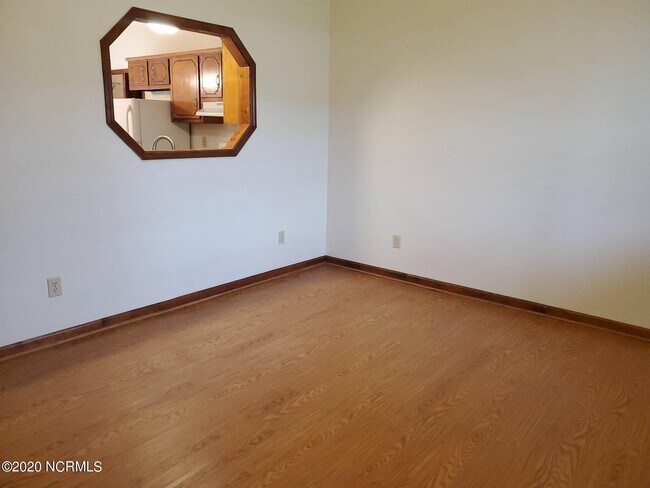 Building Photo - 493 Sand Ridge Rd