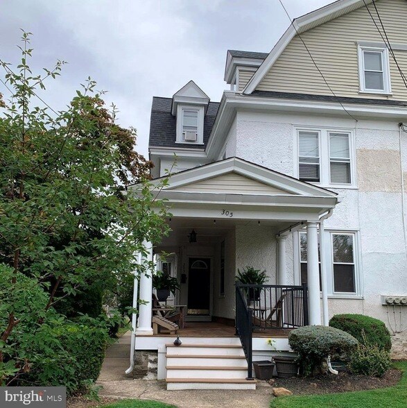 Primary Photo - 305 West Ave
