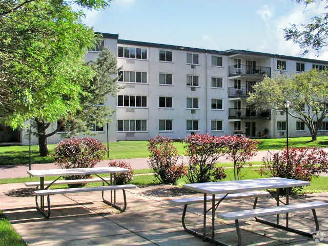 Primary Photo - 4320 Minnetonka Blvd