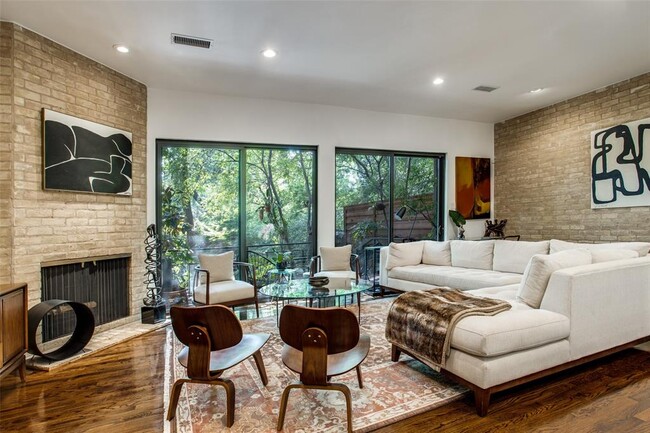 Building Photo - 4014 Buena Vista St