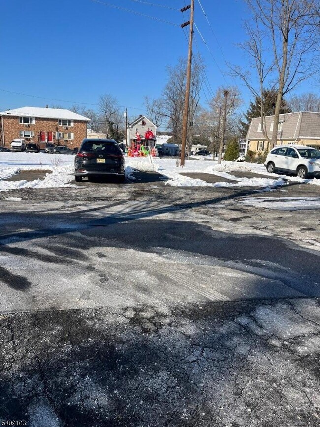 Foto del edificio - 136 E Main St