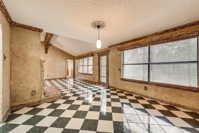 Building Photo - 5028 Hollow Ridge Rd