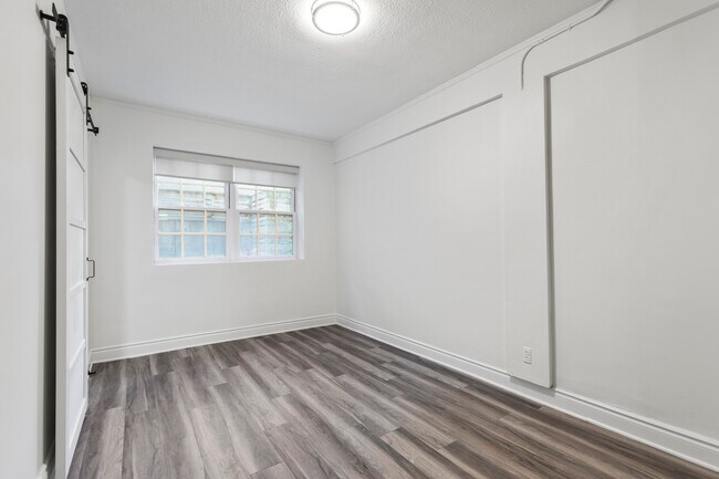 Photo du bâtiment - University Apartments - 8 St. Thomas