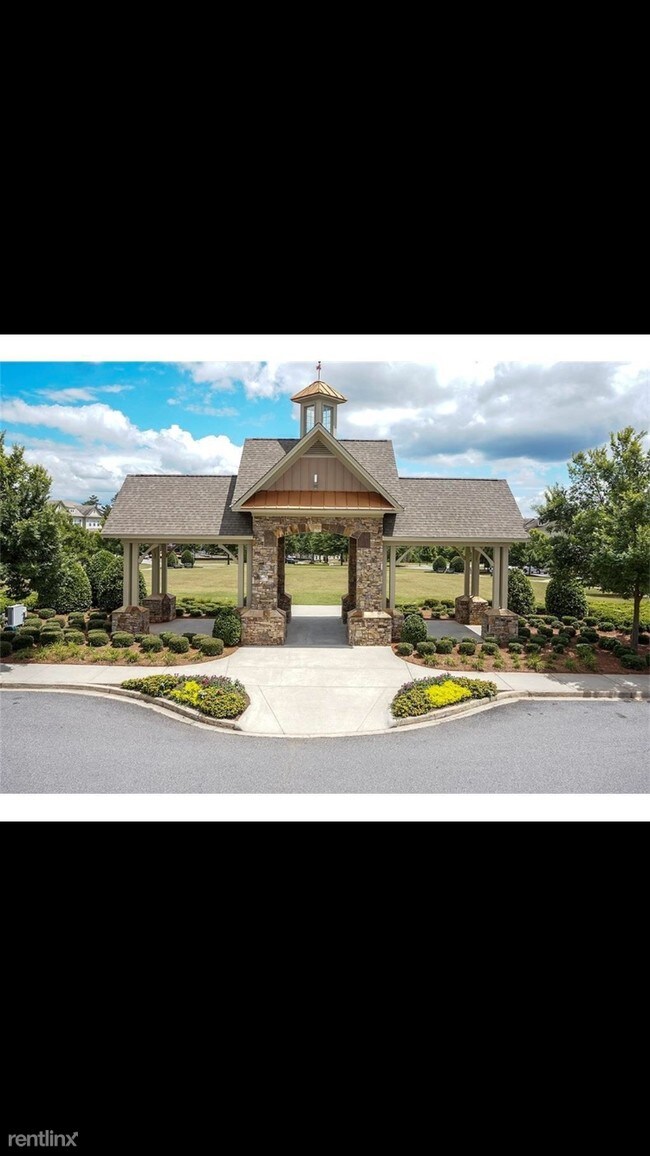 Building Photo - 528 Village Arbor Park