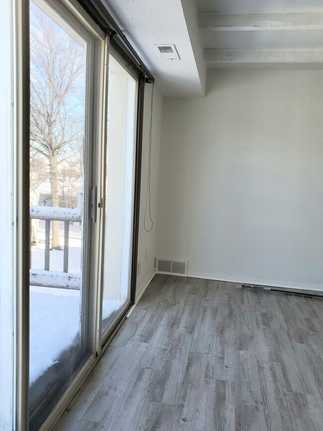 Sala de estar - 1675 Cedarwood Dr