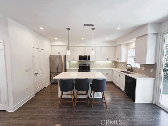 Foto del edificio - 6747 Rhea Ct