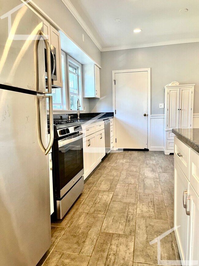 Newly renovated 3 bedroom with a bonus room - Newly renovated 3 bedroom with a bonus room House