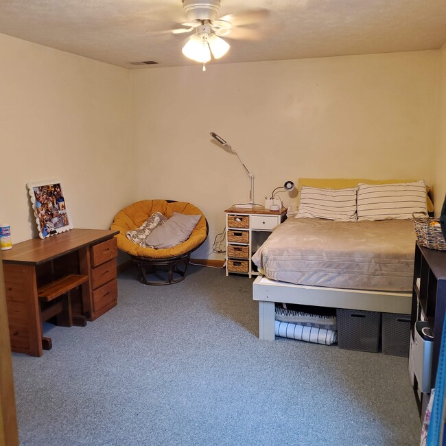 Queen Size bed - 724 Weaver St