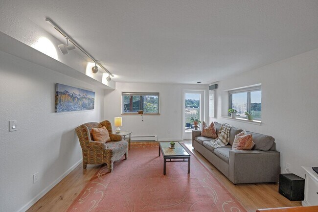Building Photo - Awesome location! Newly Renovated 2BR Walk...