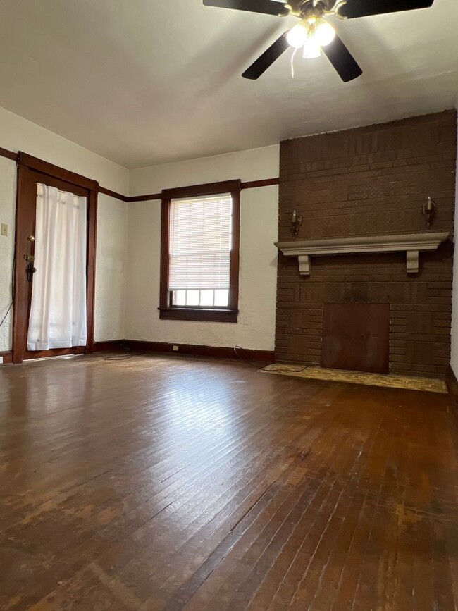 Foto del edificio - 1 Bedroom South of Downtown; Avail August ...