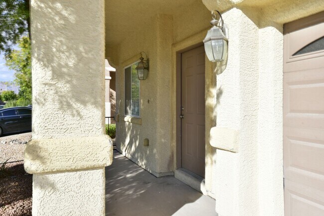 Foto del edificio - BEAUTIFUL 4BED/3BATH Home w/ 2 Car Garage ...