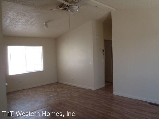 Foto del edificio - 415 W Ridgecrest Blvd