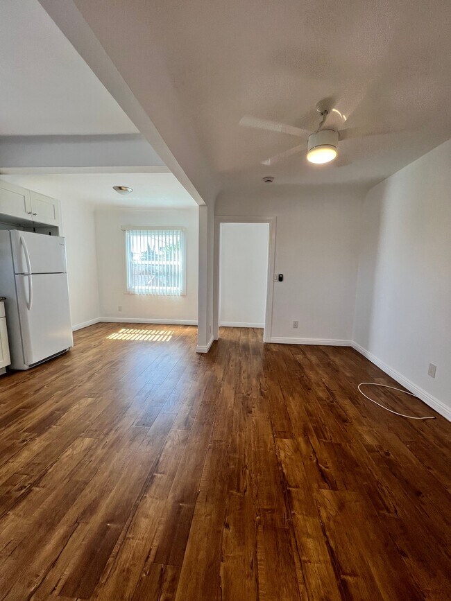 Foto del edificio - 4172 S Hobart Blvd