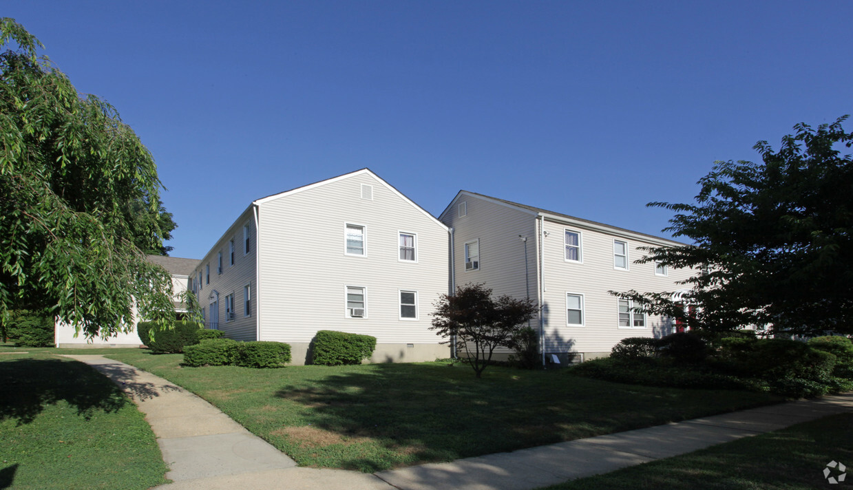 Exterior Photo - Ocean Breeze Apartments