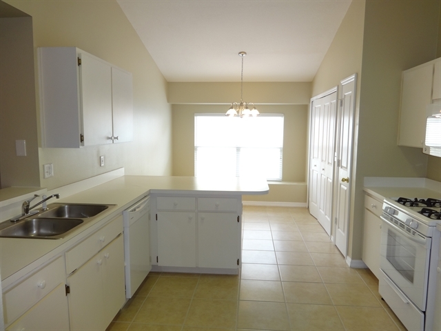 Building Photo - 1750 Kirtley Dr