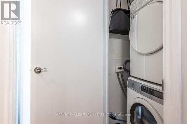 Photo du bâtiment - 8 Scollard St