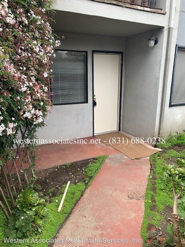 Foto del edificio - 4798 River St