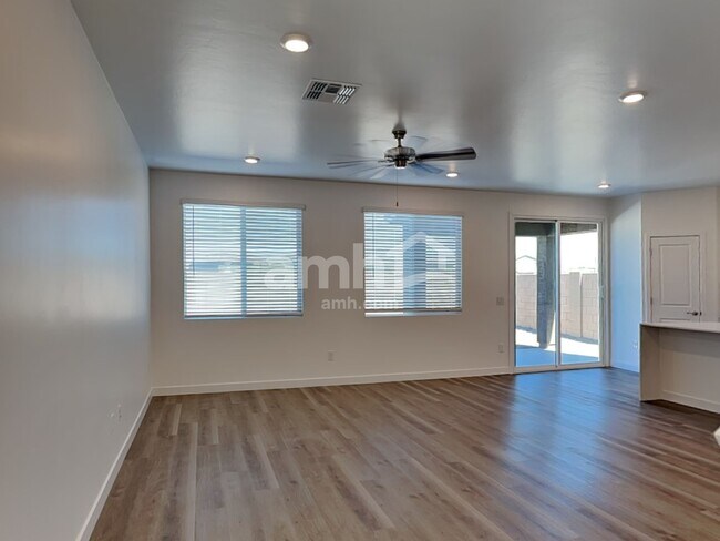 Foto del edificio - 6210 W Calle Lingo